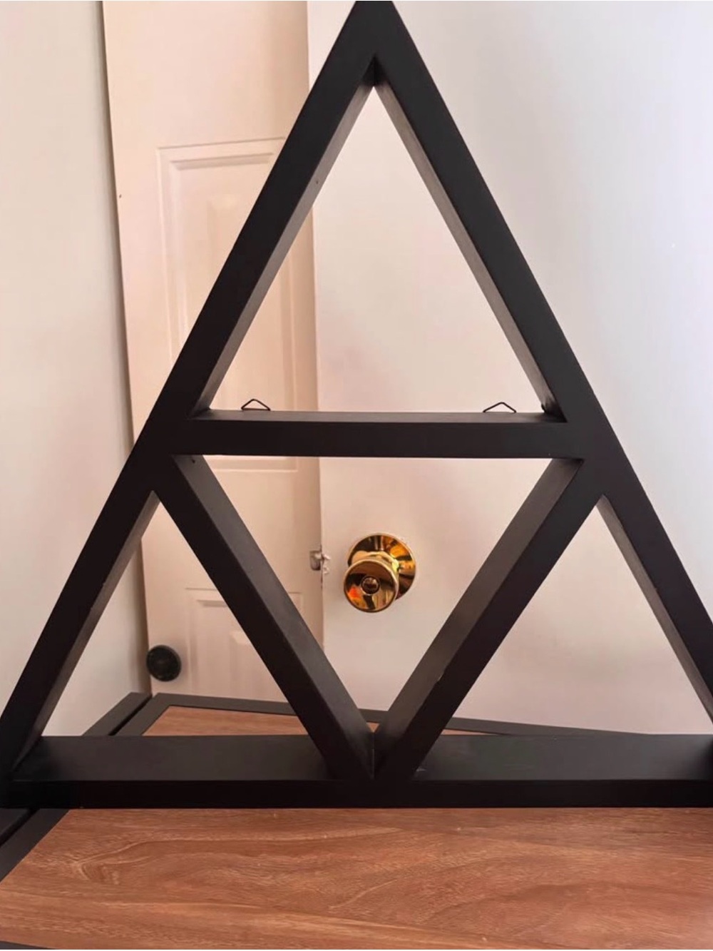 Killstar triangle shelf